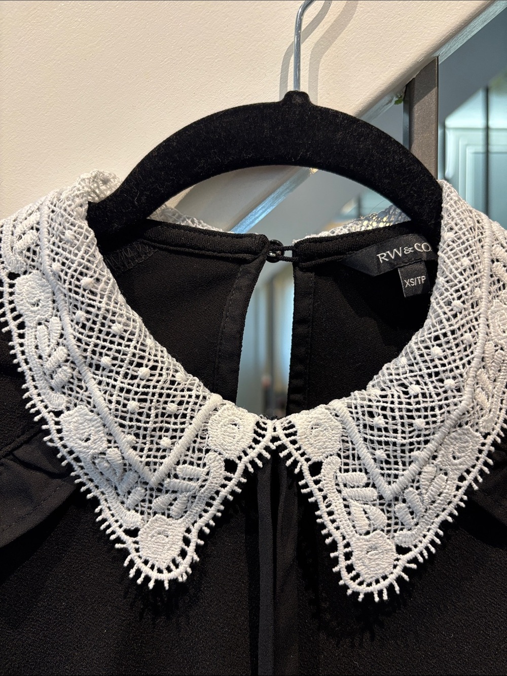 RW & Co Peter Pan Collar Blouse - Picture 4 of 5